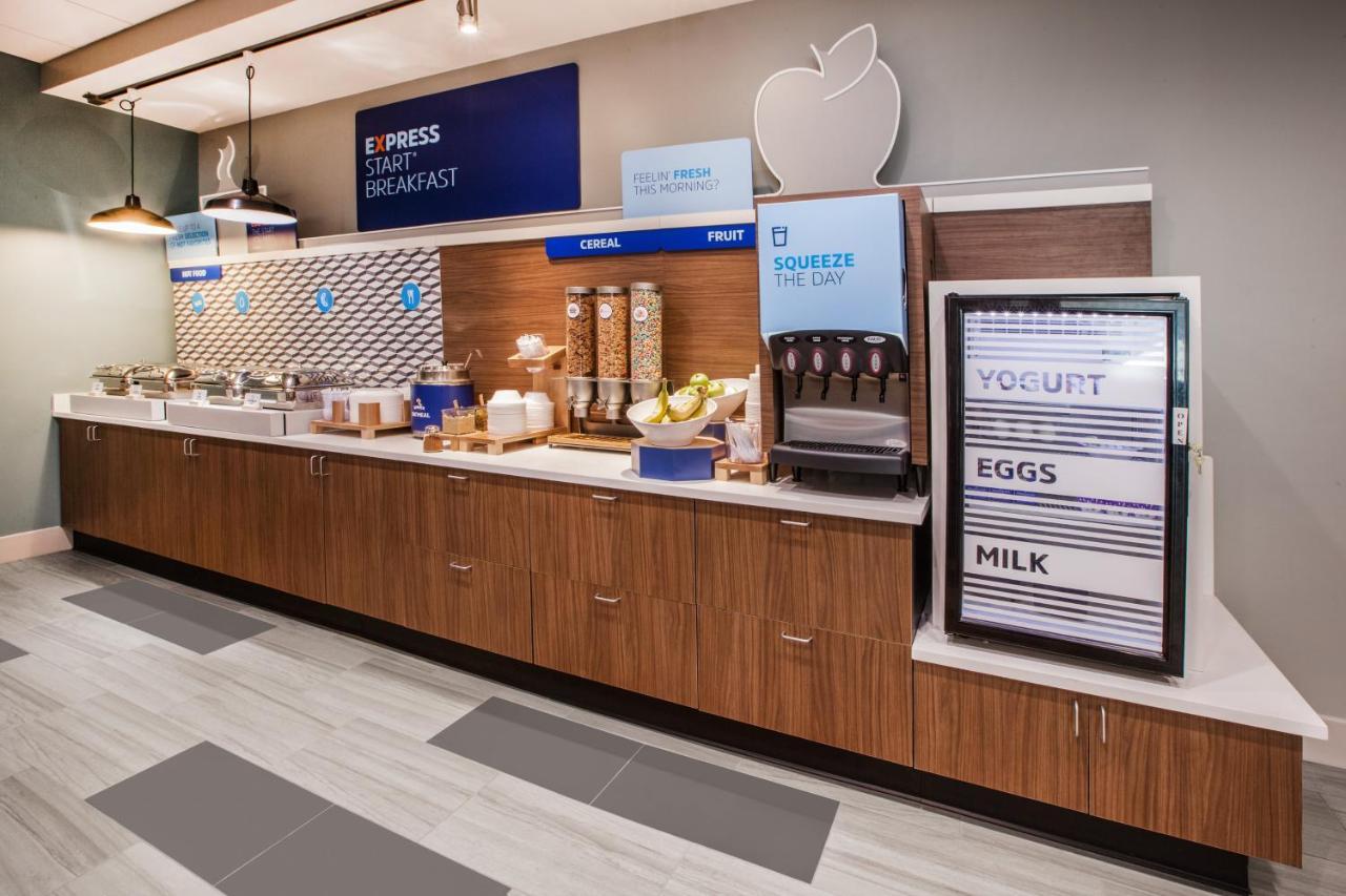 Holiday Inn Express Tallahassee-University Central By Ihg Экстерьер фото