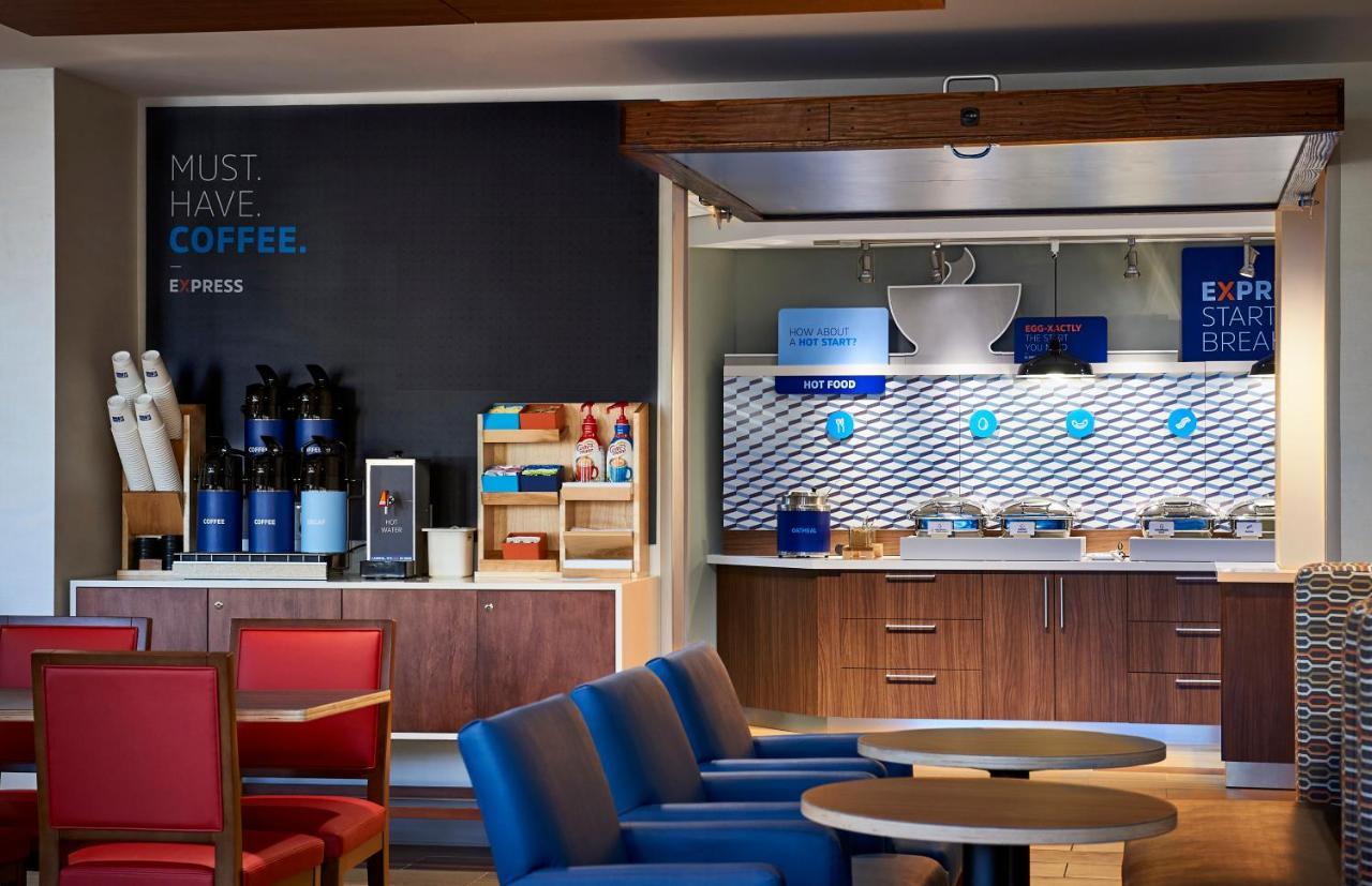 Holiday Inn Express Tallahassee-University Central By Ihg Экстерьер фото